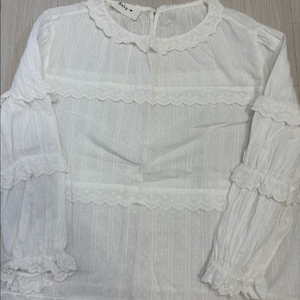 새상품 간절기 자수블라우스