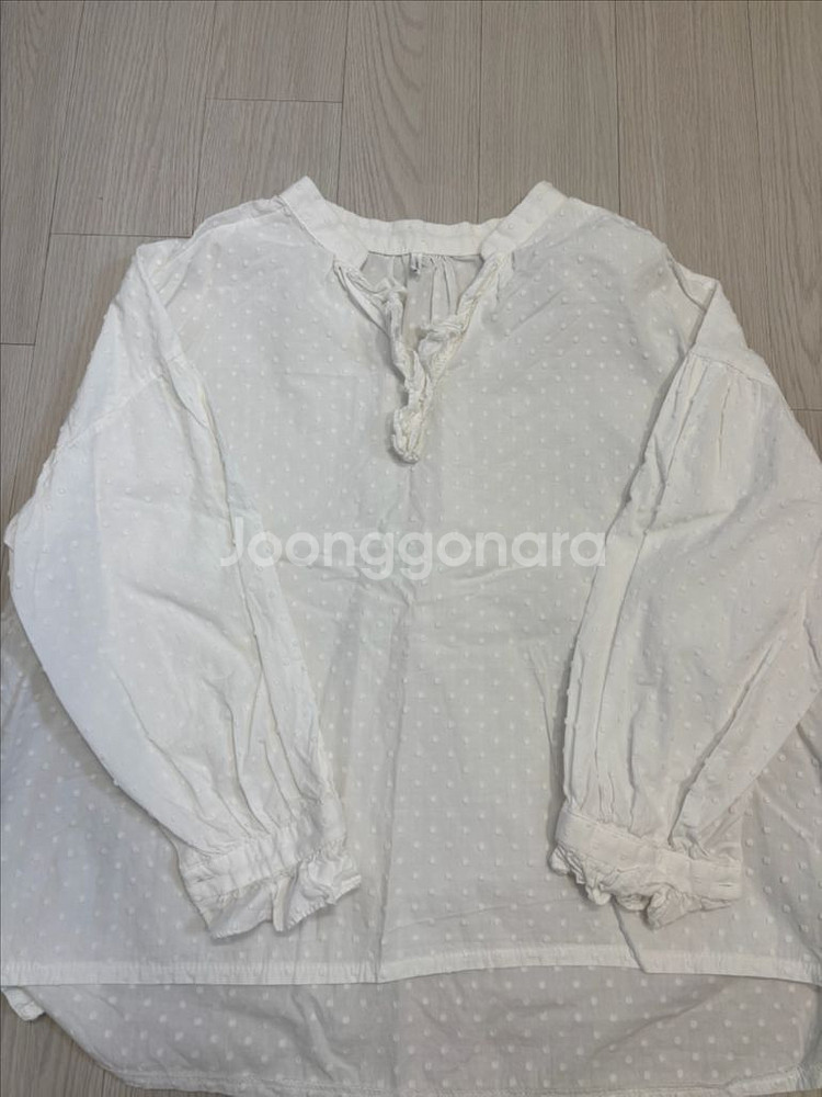 새상품 간절기 자수블라우스--3