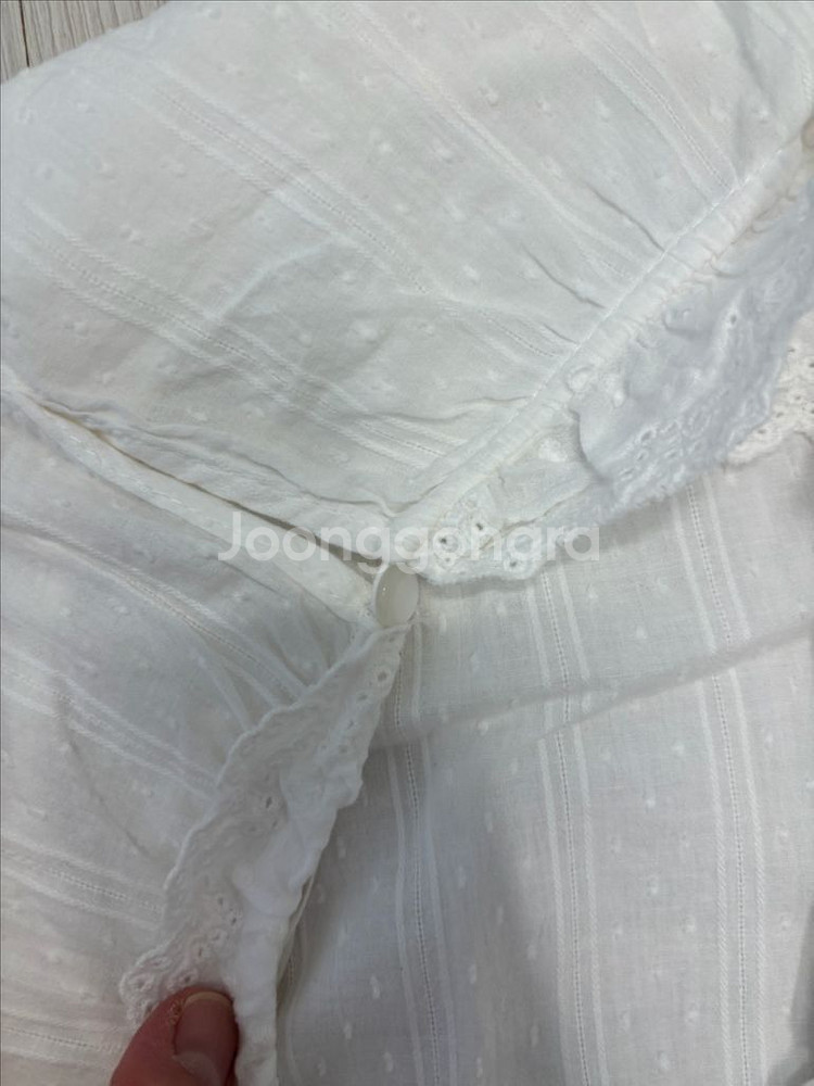 새상품 간절기 자수블라우스--1