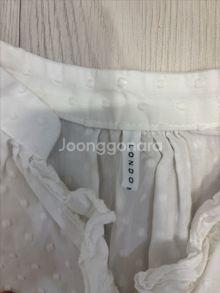 새상품 간절기 자수블라우스--4