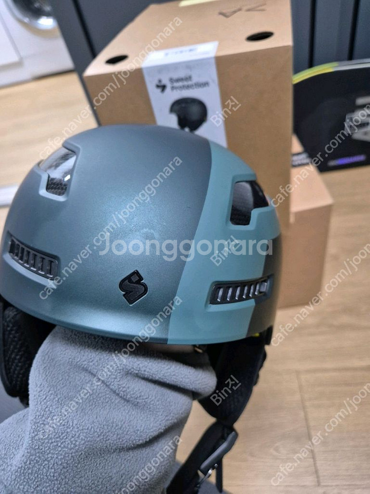 스윗프로텍션 헬멧 L/XL판매합니다.--0