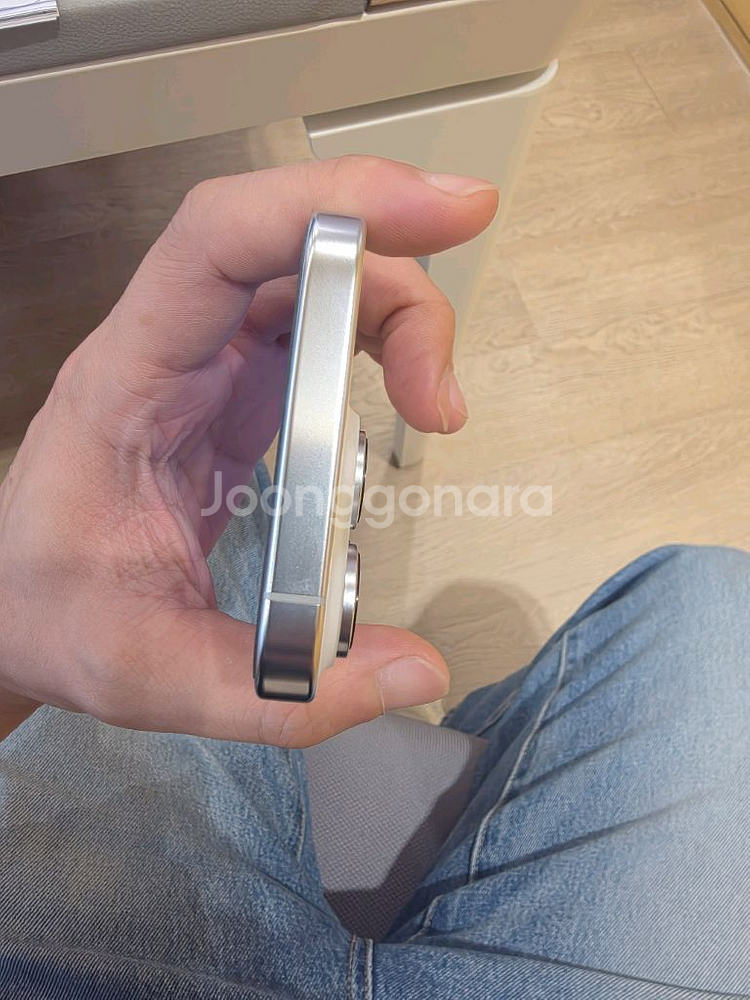 아이폰16프로 256GB 화이트 모델이에요--4