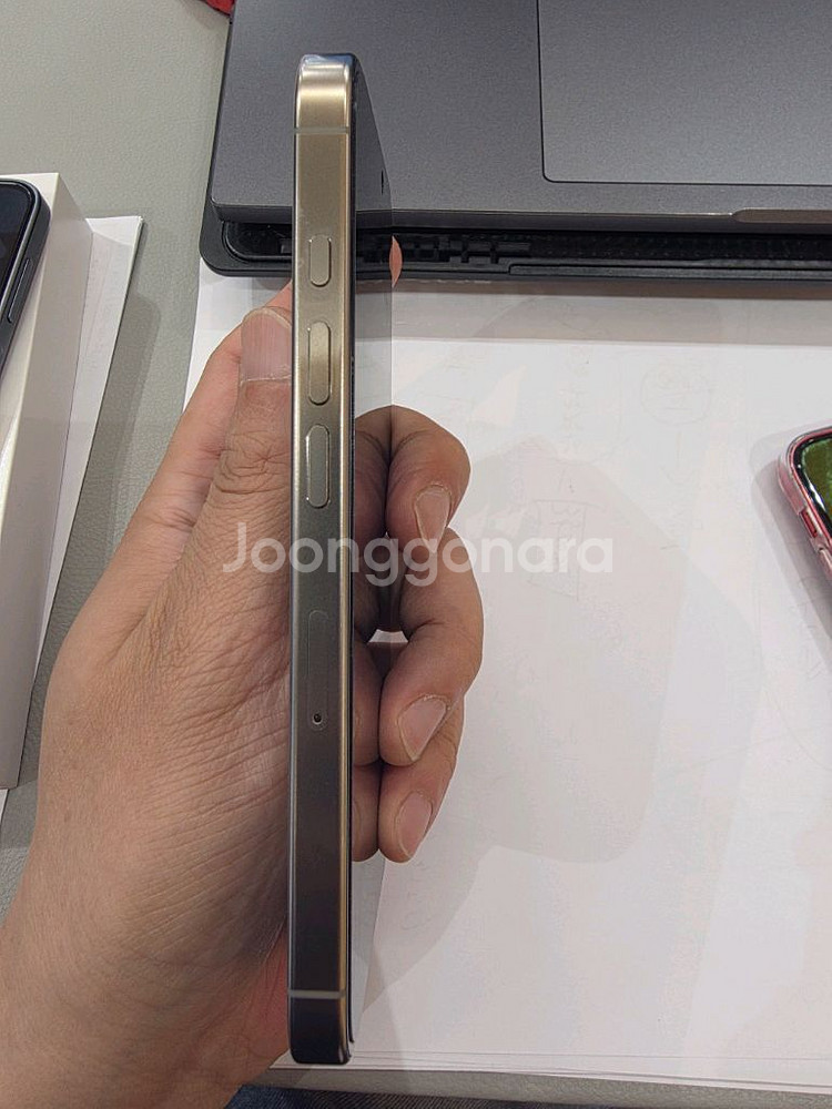 아이폰16프로 256GB 네추럴 모델이에요--4