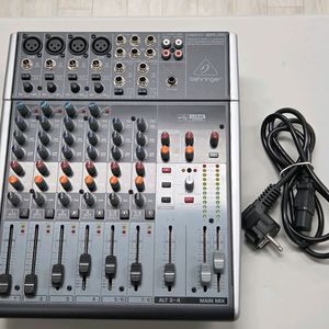베링거 XENYX 1204USB 아날로그 믹서
