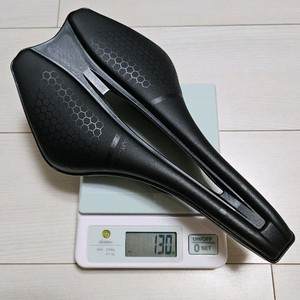 [새상품] 풀카본 안장 초경량 로드자전거 픽시 mtb