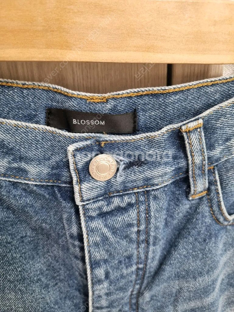 리틀블랙 블로썸 청반바지--3