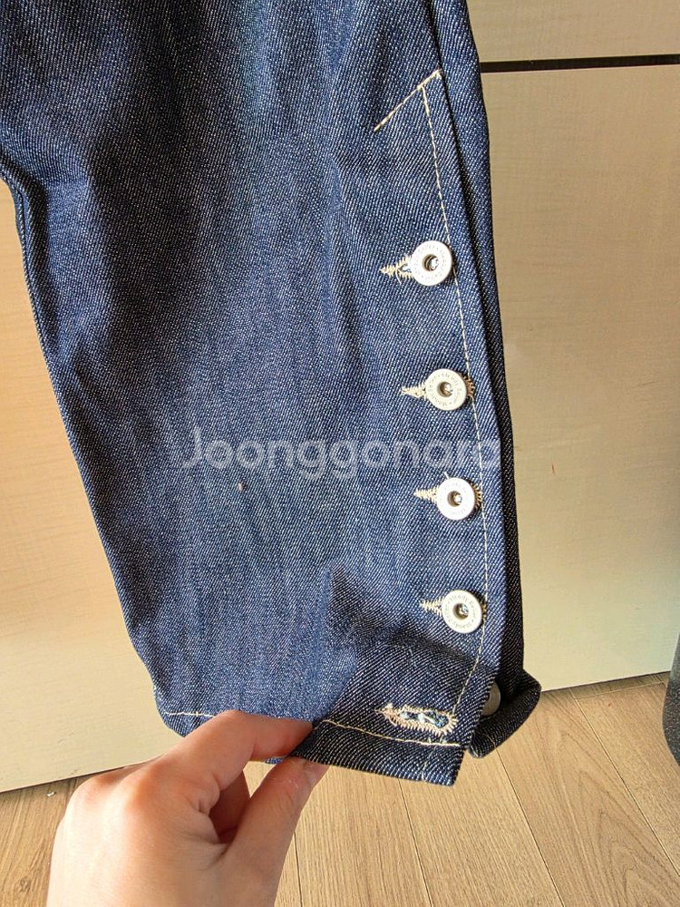 밑단 단추생지 데님 부츠컷팬츠 S 새상품--2