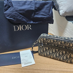 디올 사파리 메신저백