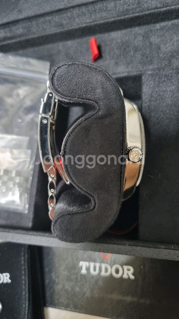 튜더 tudor 블랙베이 모노크롬 41mm 판매합니다.--5