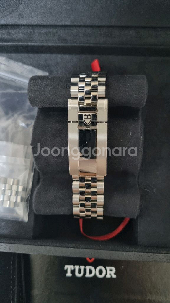 튜더 tudor 블랙베이 모노크롬 41mm 판매합니다.--4