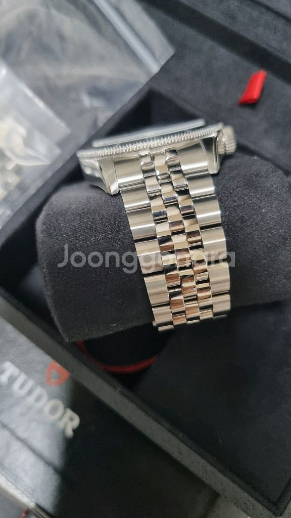 튜더 tudor 블랙베이 모노크롬 41mm 판매합니다.--6