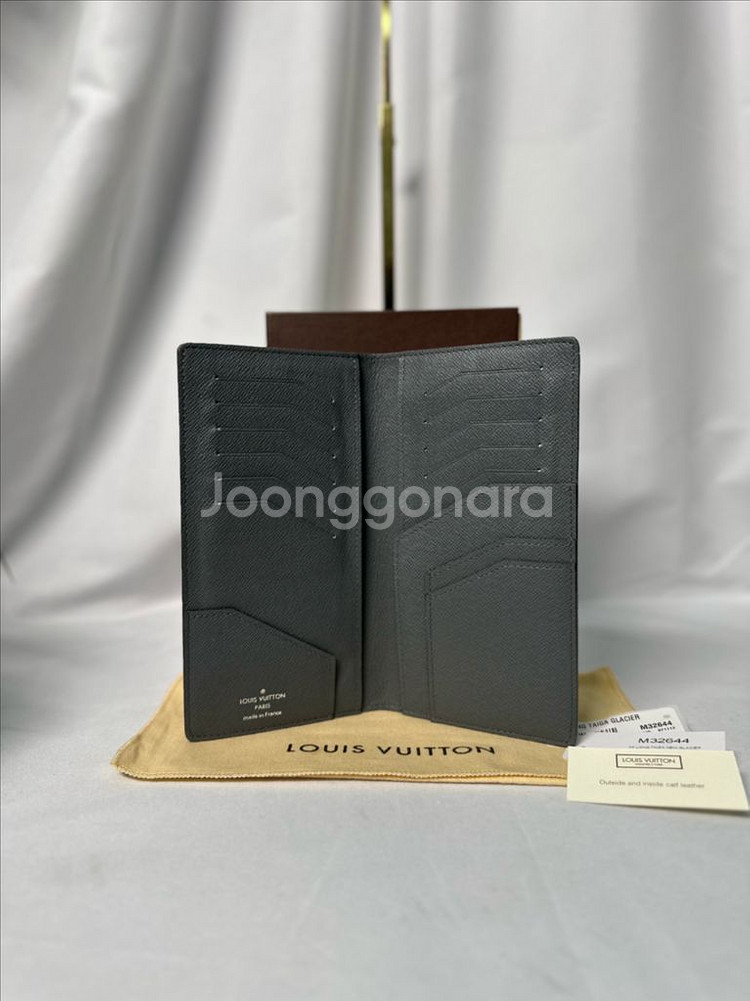 루이비통 타이가 장지갑 그레이--4