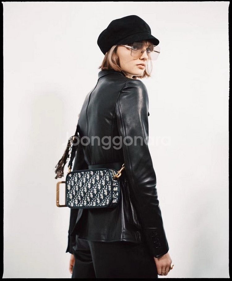 디올 퀘이크 오블리크 클러치+스트랩--1