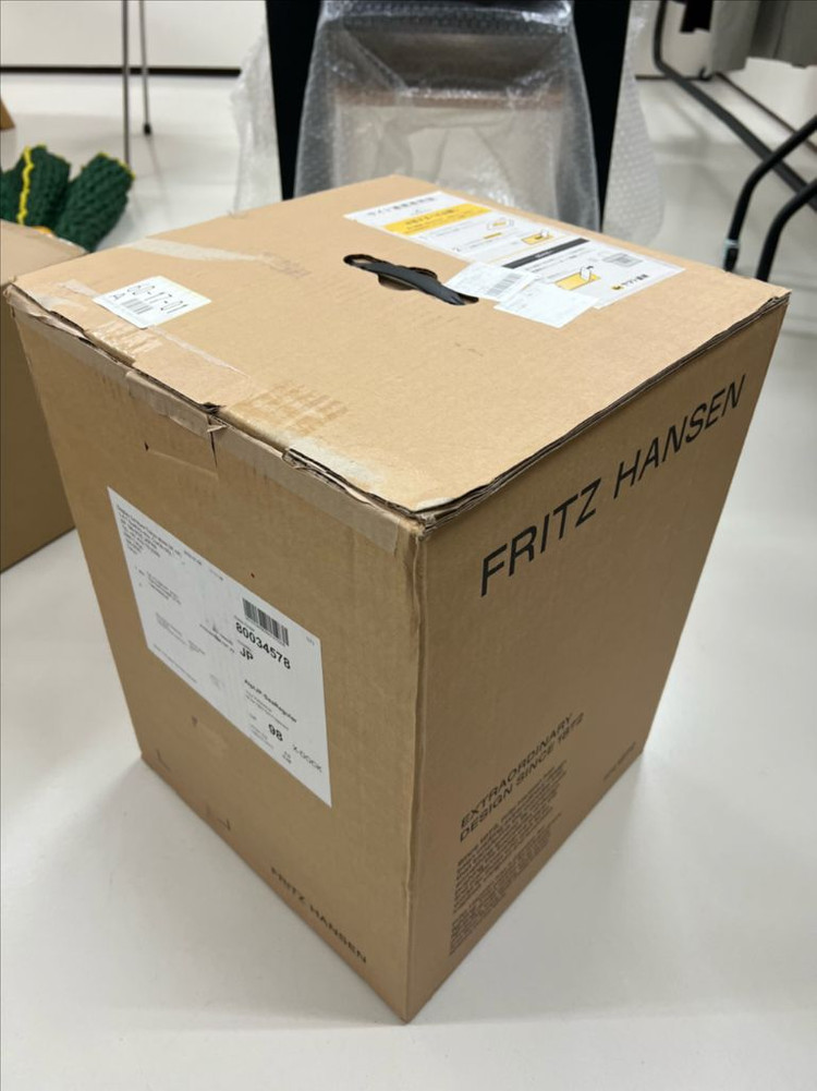 후지와라 히로시 프리츠 한센 도트 스툴 아르네 야콥센 이미지