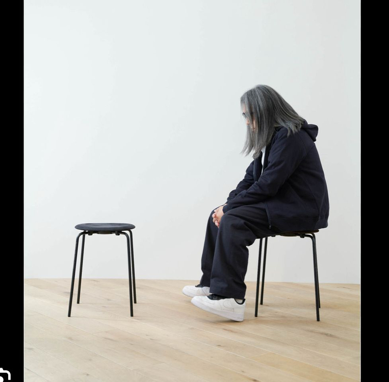 후지와라 히로시 프리츠 한센 도트 스툴 아르네 야콥센 이미지