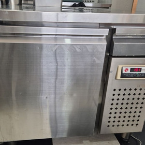 테이블 냉장고 900