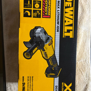 디월트 그라인더 DCG407