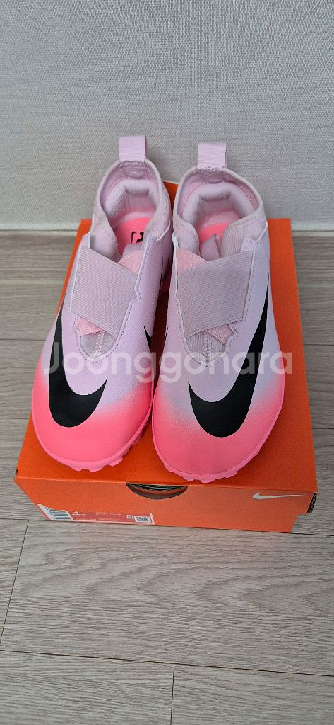 나이키 주니어 축구화 새상품 230--1