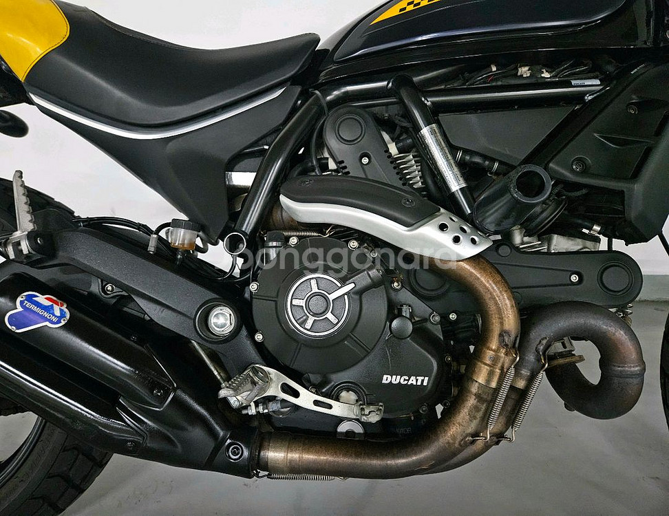 두카티 스크램블러 800 풀스로틀 1인신조 판매합니다--3