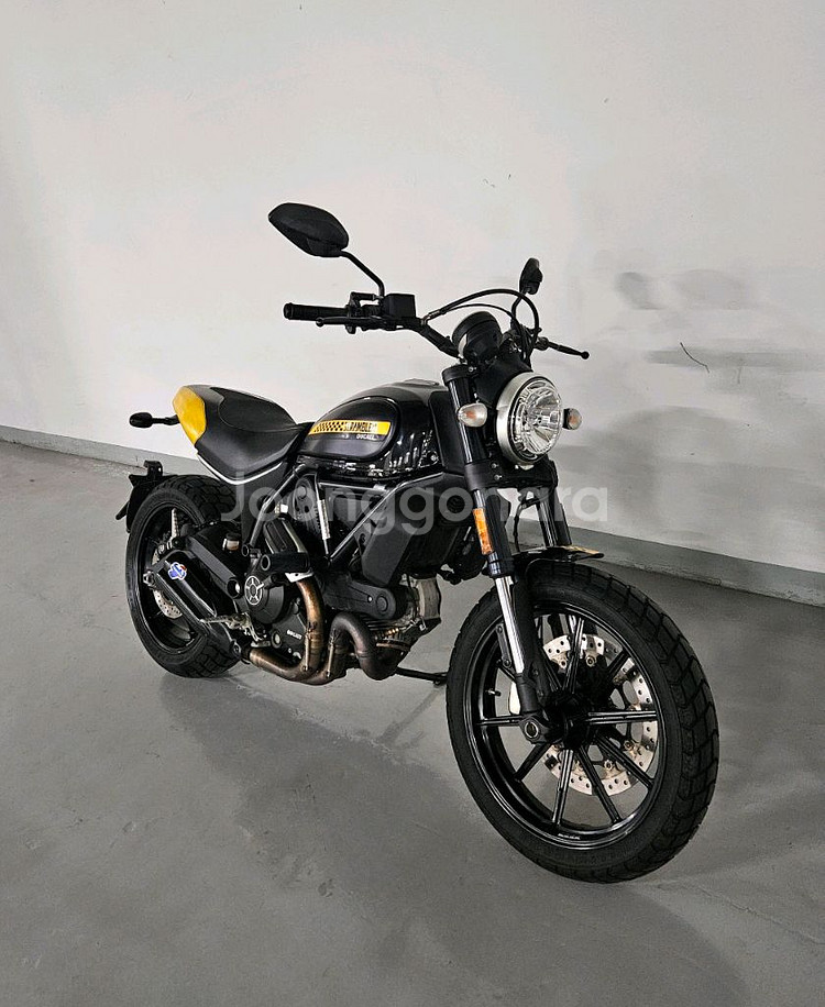 두카티 스크램블러 800 풀스로틀 1인신조 판매합니다--0