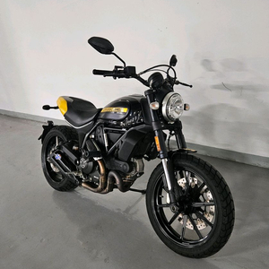 두카티 스크램블러 800 풀스로틀 1인신조 판매합니다