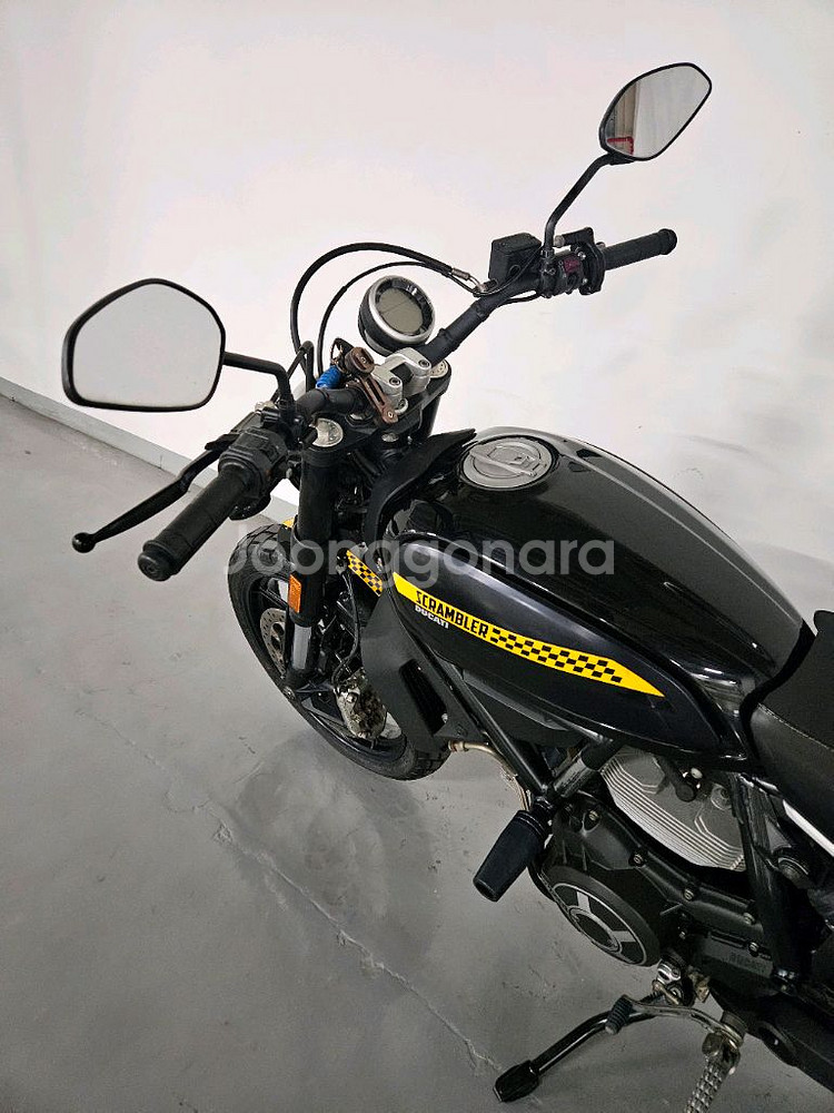 두카티 스크램블러 800 풀스로틀 1인신조 판매합니다--8