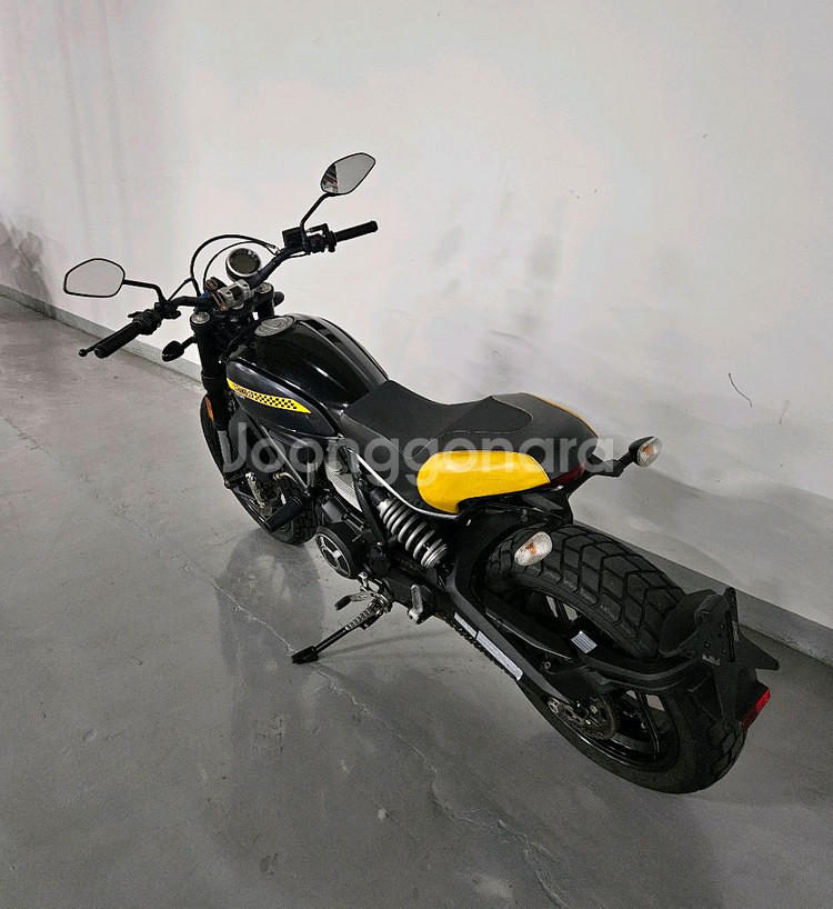 두카티 스크램블러 800 풀스로틀 1인신조 판매합니다--7