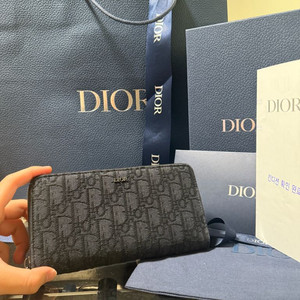 디올 지퍼 장지갑 새상품급 9.19일 구매
