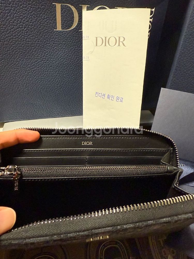 디올 지퍼 장지갑 새상품급 9.19일 구매--2