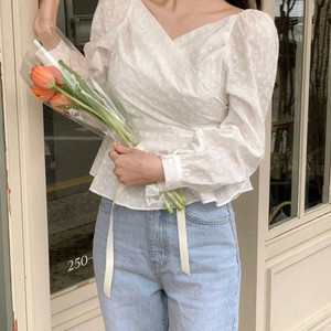 <(새상품) 플라워 자수 랩 프릴 블라우스 팔아요!!>