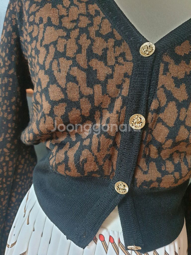 (새제품)레오파드 소재좋은 배색니트가디건--6