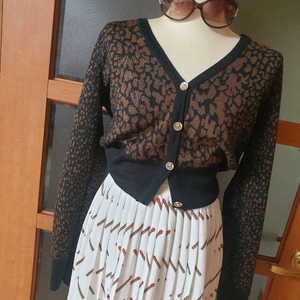 (새제품)레오파드 소재좋은 배색니트가디건