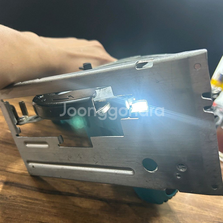 마끼다충전원형톱DSS501 LXT 스킬 배터리포함--6