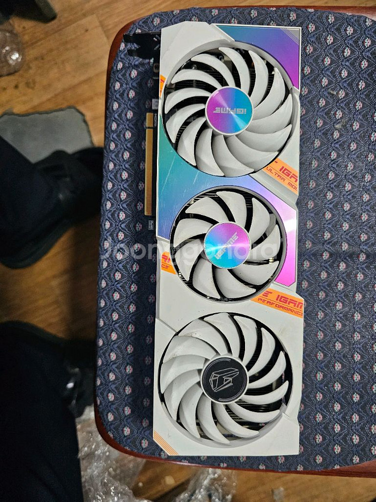 iGame RTX 3070ti 그래픽카드 화이트--0