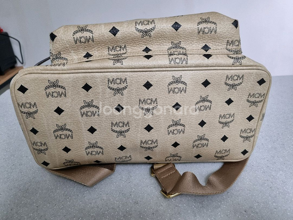 엠씨엠 스터드 비세토스 백팩 L(정품)--3