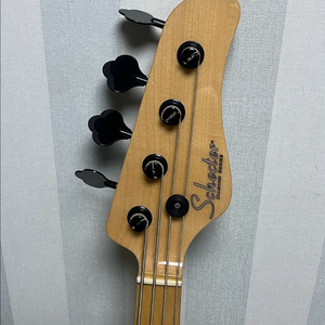 쉑터 J4 베이스