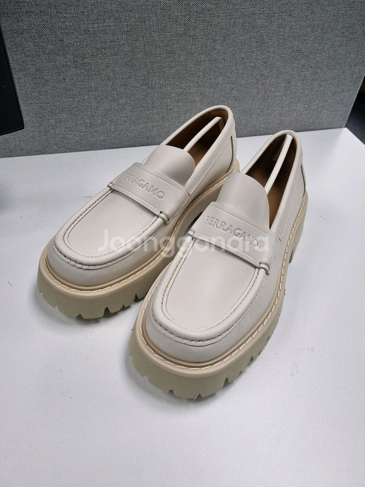 페라가모 남성로퍼 250(새상품)--1