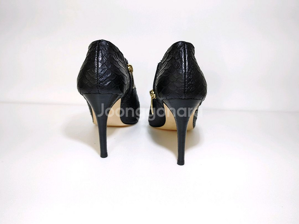 (새상품)슈콤마보니 뱀피소재 토오픈 앵클힐--2