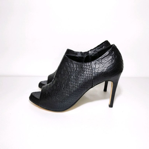 (새상품)슈콤마보니 뱀피소재 토오픈 앵클힐