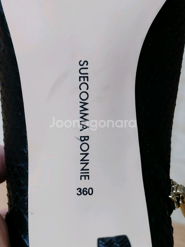 (새상품)슈콤마보니 뱀피소재 토오픈 앵클힐--8