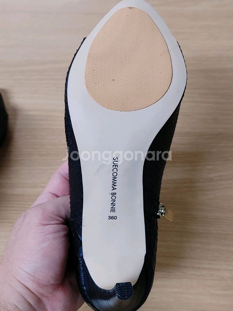 (새상품)슈콤마보니 뱀피소재 토오픈 앵클힐--9