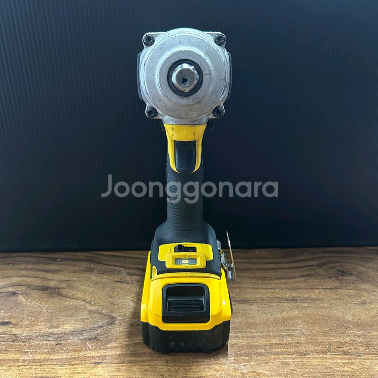 디월트 충전 임팩 렌치 DCF894배터리포함--1