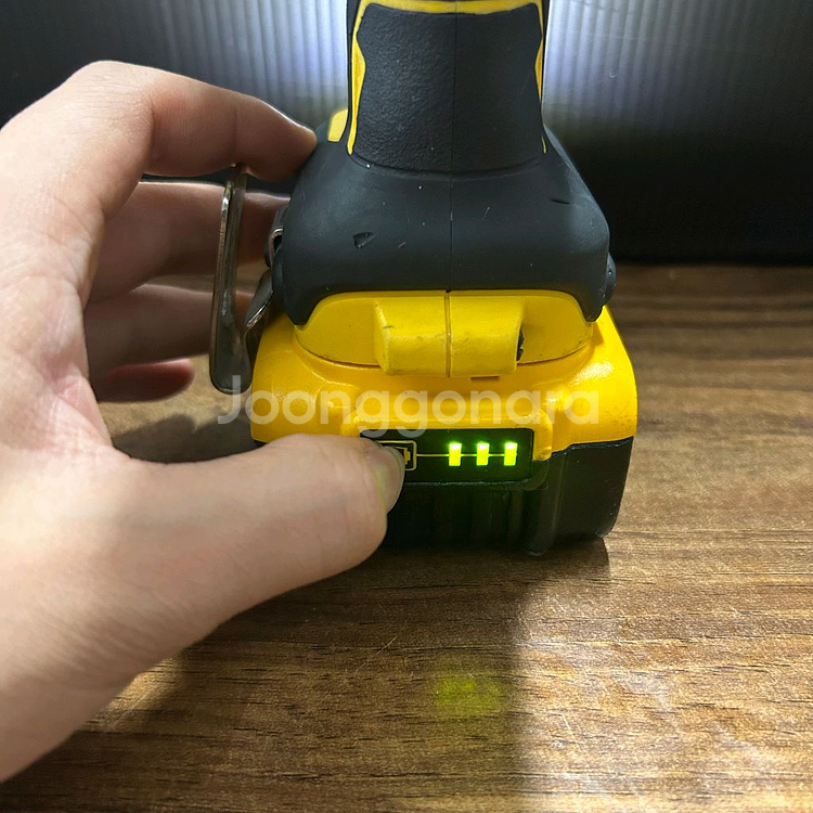 디월트 충전 임팩 렌치 DCF894배터리포함--7