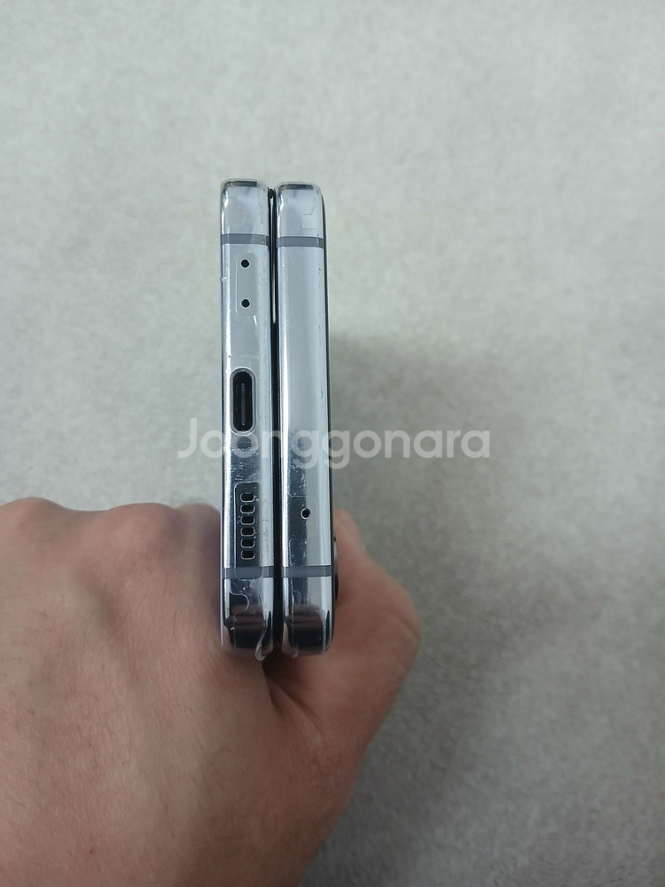 갤럭시Z플립4 256GB 팝니다!!!!--3
