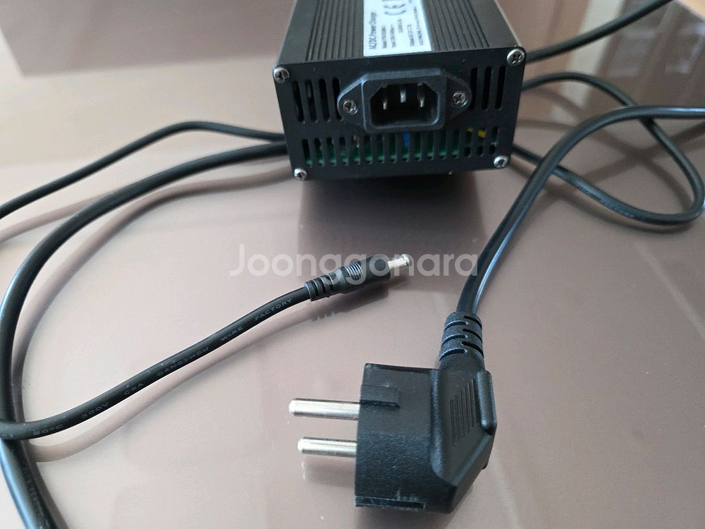 엑스라이더 고속 충전기 팝니다 60v 새겁니다--3