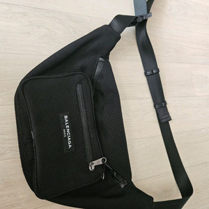 발렌시아가 벨트백 힙색 이미지