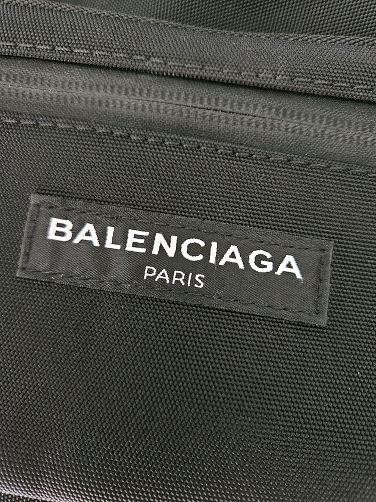 발렌시아가 벨트백 힙색 이미지