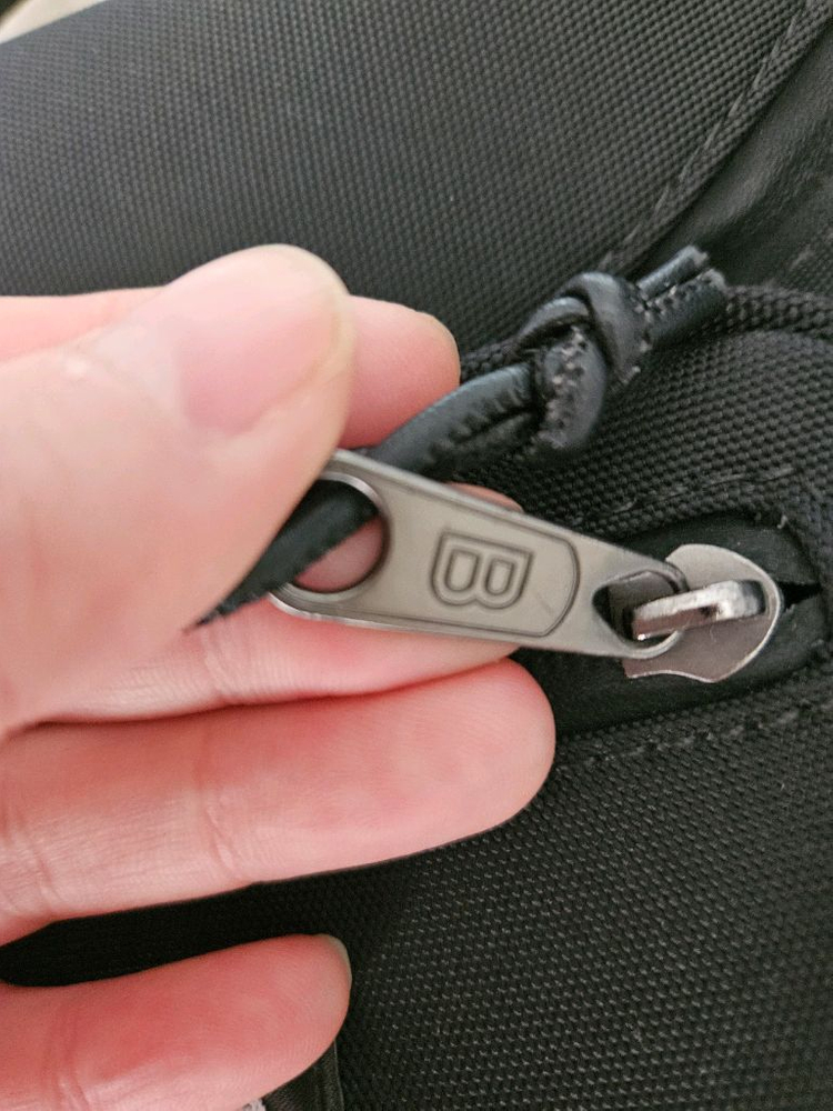 발렌시아가 벨트백 힙색 이미지