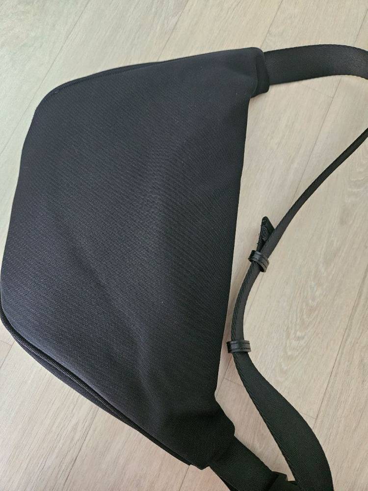 발렌시아가 벨트백 힙색 이미지