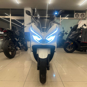 pcx-125cc 18년식 3.2만 팝니다.